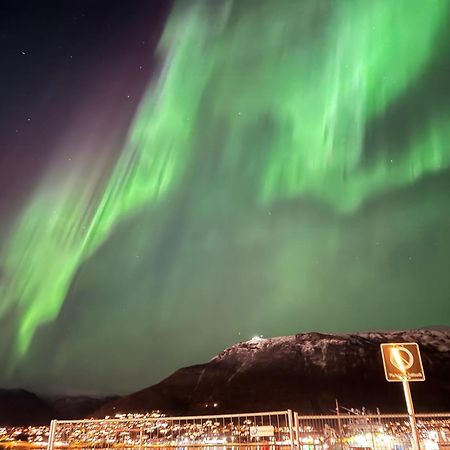 Guesthouse In Tromso Center By Dada Bagian luar foto